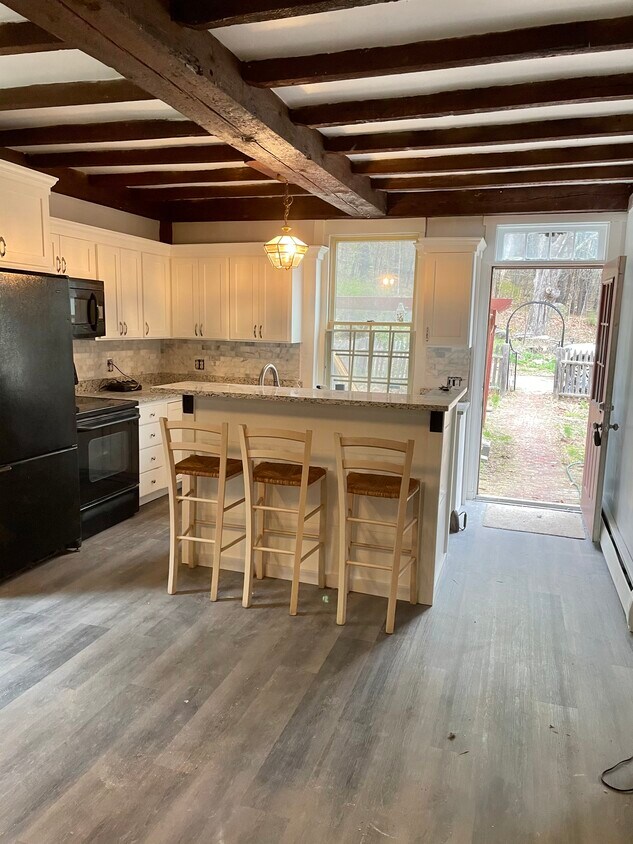 Kitchen - 324 Silver Lake Rd