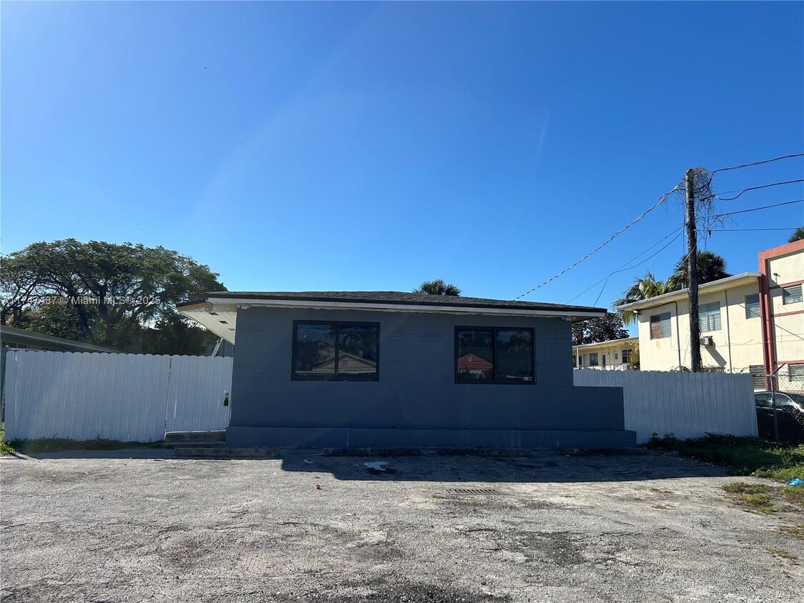 Primary Photo - 60 NW 77th St