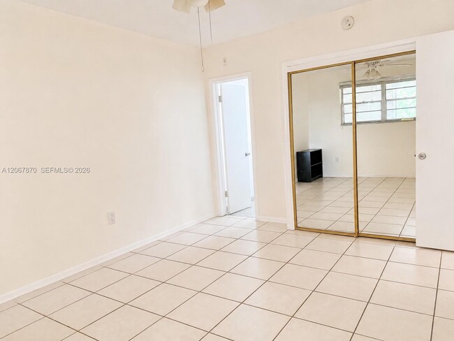 Building Photo - 20200 NE 29th Ct
