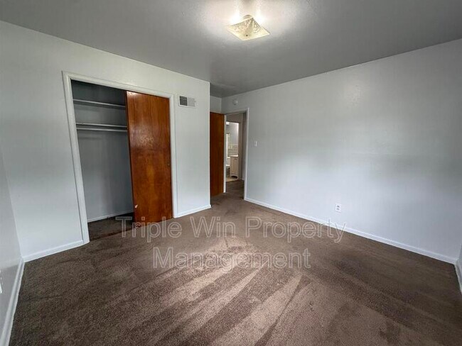 Foto del edificio - 1695 Crowder Dr