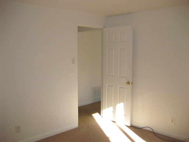 Building Photo - 1655 Vance St