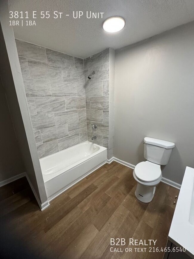 Foto del edificio - 3811 E 55th St