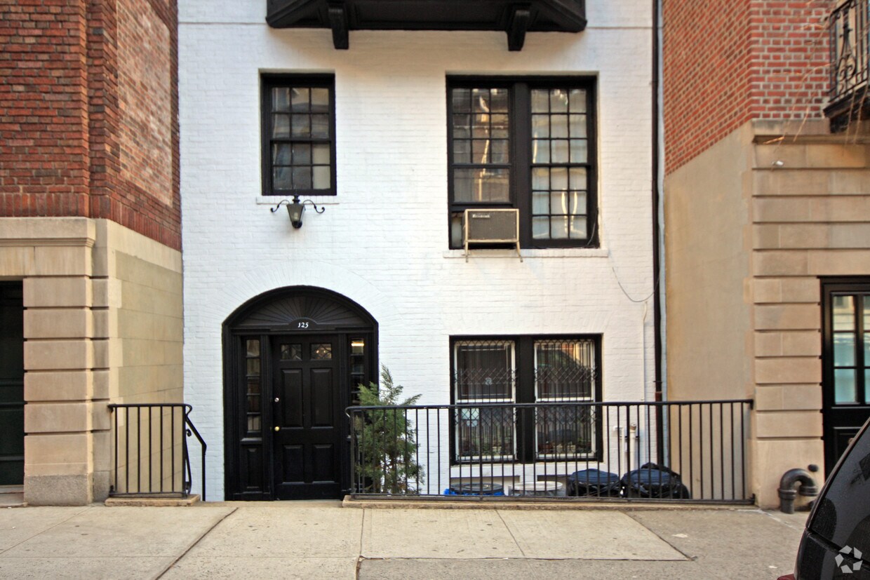 Building Photo - 125 E 80th St