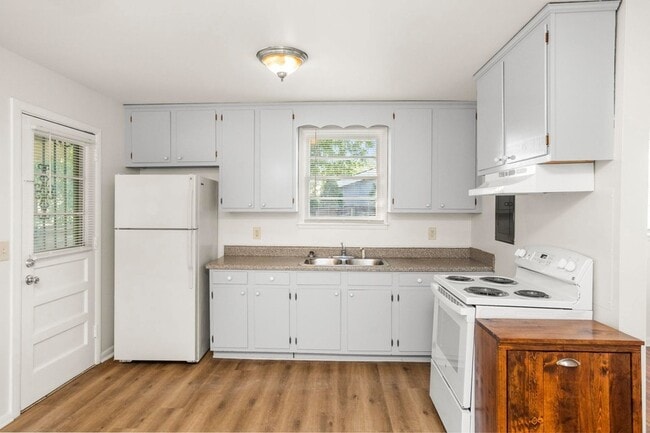 Building Photo - 2510 9th Ave S