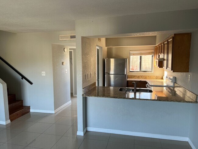 Building Photo - 2 Bedroom 1.5 Bathroom Townhouse in Winter...