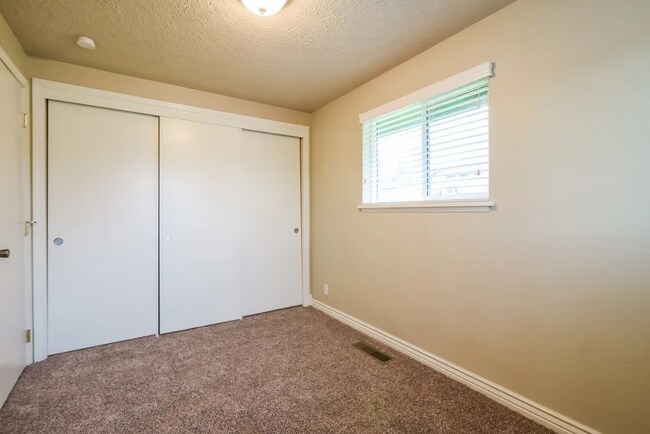 Foto del edificio - 24117-24111 11th Ave S