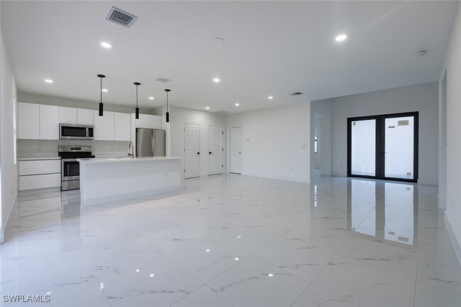 Foto del edificio - 3304 67th St W