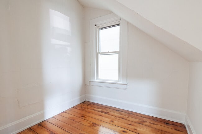 Building Photo - 1634 N Whipple St