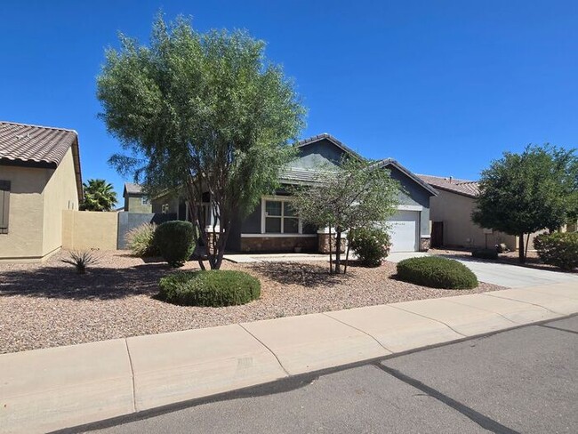 Foto del edificio - Remodeled, like-new, 3-bedroom, 2-bath