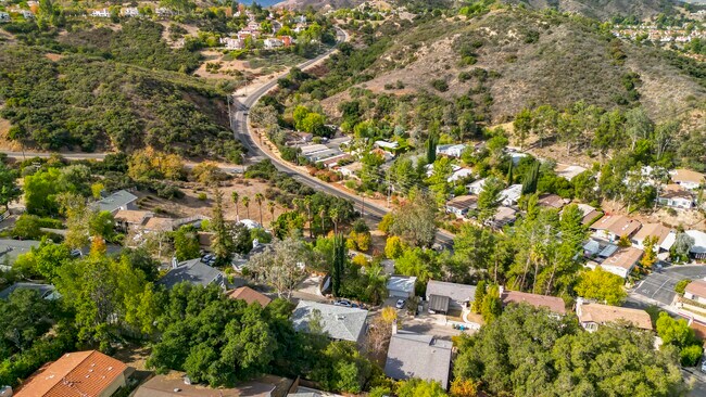 Foto del edificio - 3530 Pansy Dr