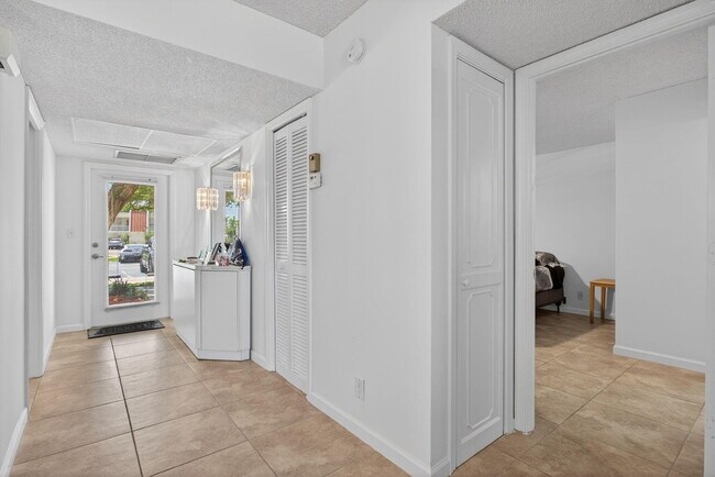 Foto del edificio - 3150 NE 48th Ct