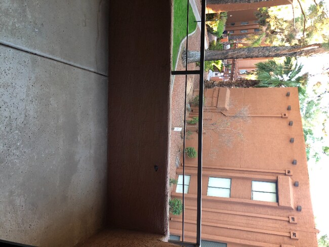 Foto del edificio - 4704 E Paradise Village Pkwy N