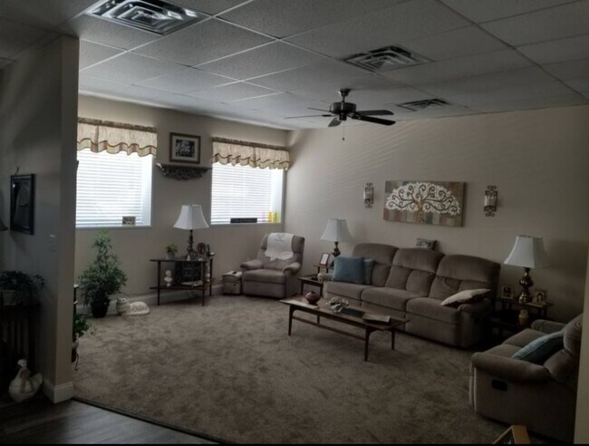 Living room - 504 Roosevelt St