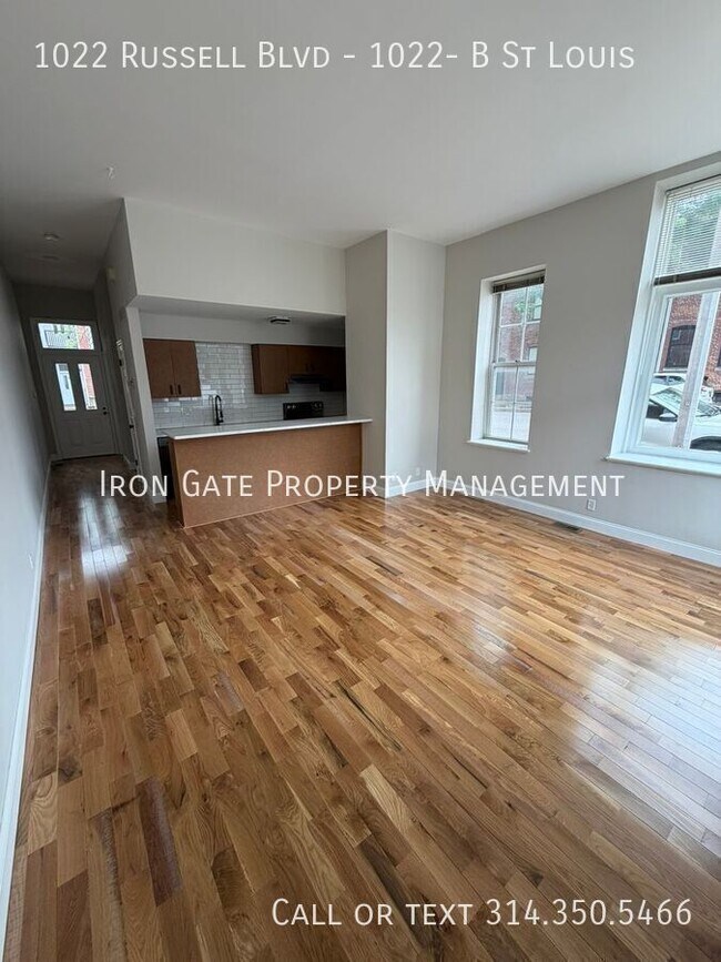 Foto del edificio - 1022 Russell Blvd