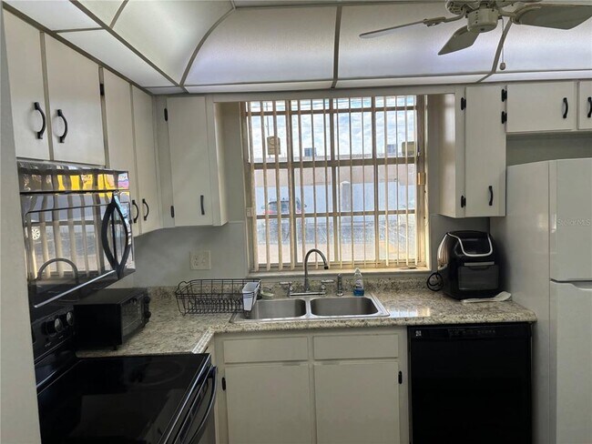 Foto del edificio - 810 Oakgrove Dr