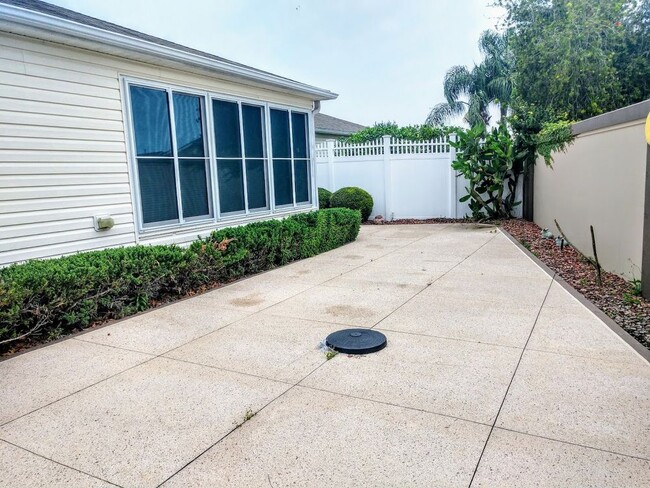 Building Photo - Unfurnished Courtyard Villa