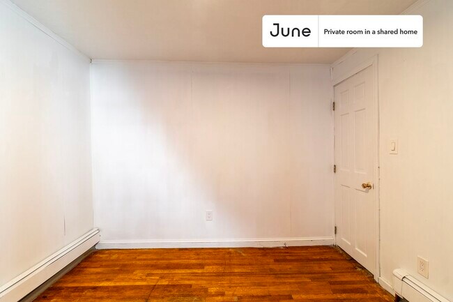 Foto del edificio - Private bedroom in 5 bed/2 bath Home