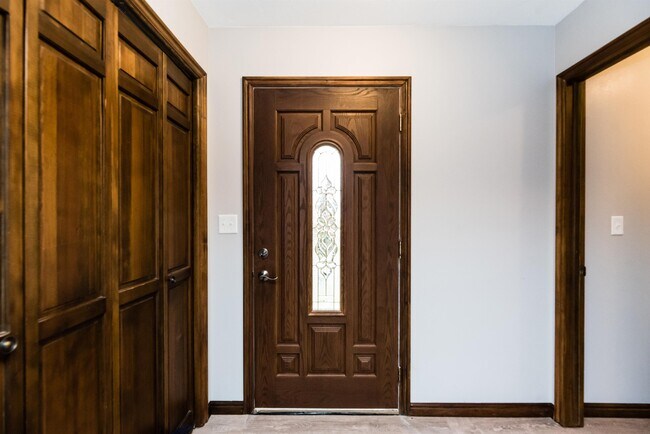 Building Photo - 138 Silver Fox Cir