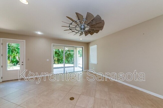 Building Photo - 5532 Pamplona Wy