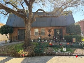 Building Photo - 228 Jewel St