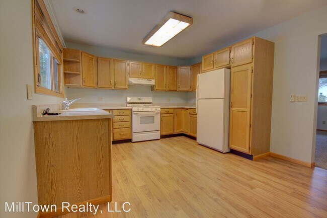 Building Photo - 3 br, 2 bath House - 3302 Wakonda Dr.