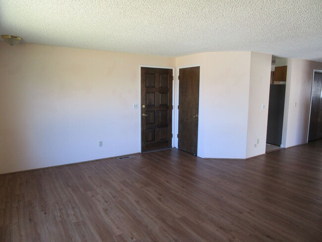 Building Photo - 3 Bedroom, 2 Bathroom Home near Middle Sch...