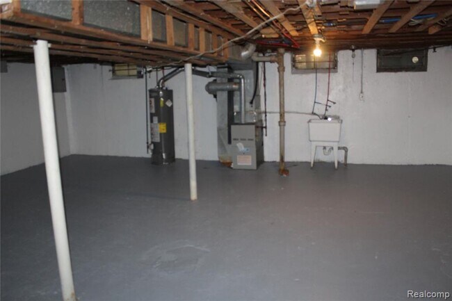 Foto del edificio - Updated Inkster 3 Bed / 1 Bath Home w/ Garage & Basement