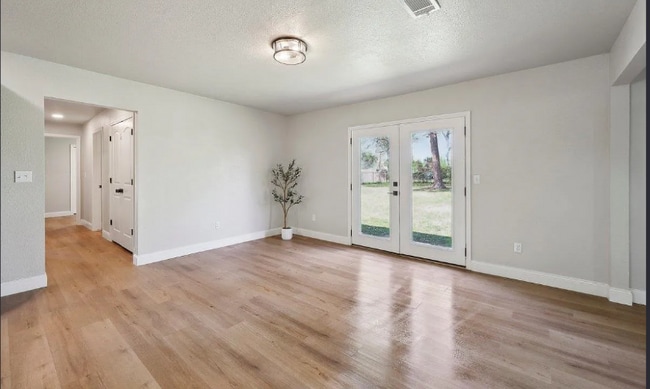 Building Photo - 313 Devillier St