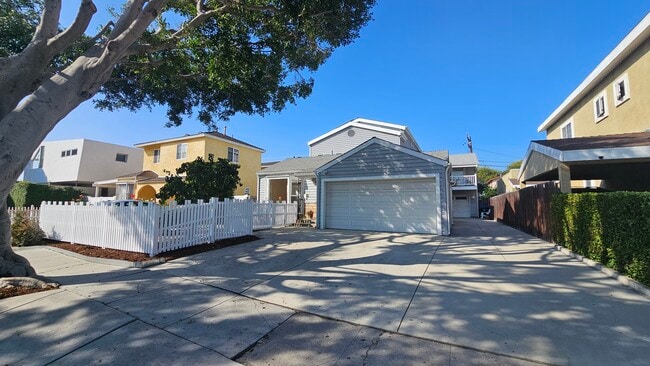 Building Photo - 4049 Tilden Ave