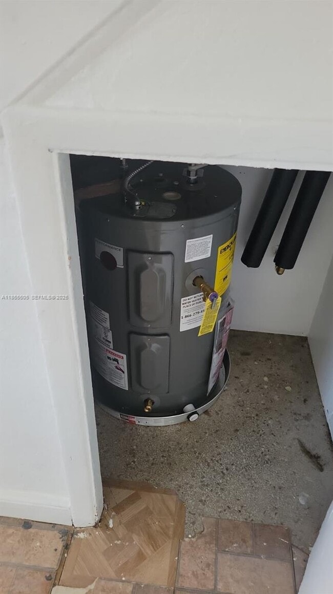 Building Photo - 1406 NW 2nd Ave