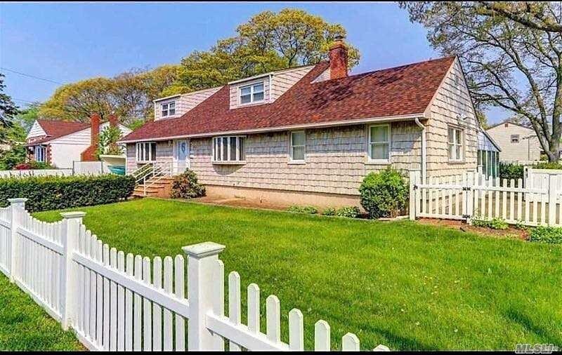 296 W Gates Ave, Lindenhurst, NY 11757 House Rental in Lindenhurst