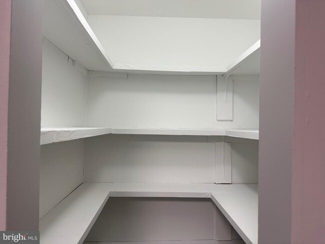 Building Photo - 10 Carob Ct