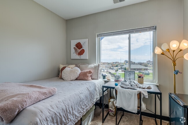 4 BR, 4 BA - 1296 PIES2 - The Annex of Oshkosh