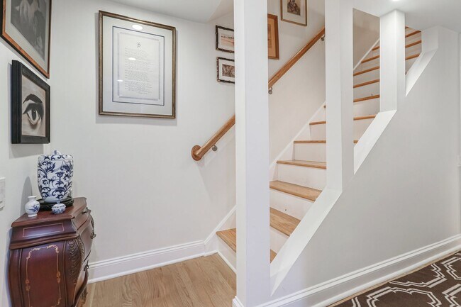 Foto del edificio - Amazing Adams Morgan Two-Level Condo| Parking included!
