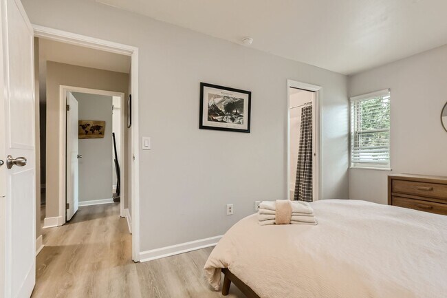 Foto del edificio - 2-bedroom, 1-bathroom condo in the heart o...