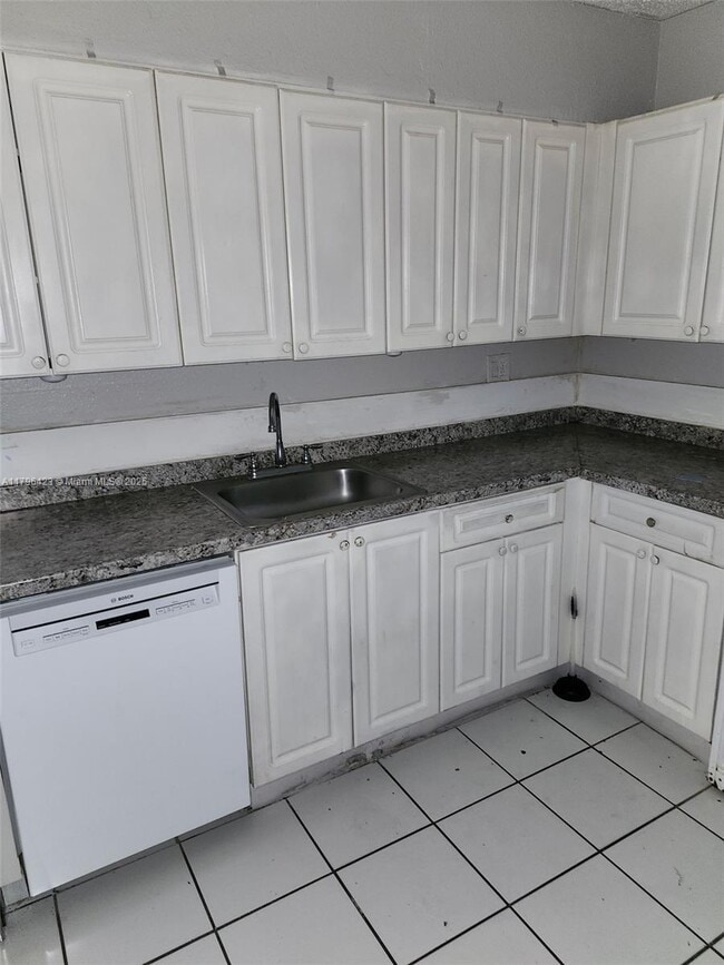 Building Photo - 5100 SW 41st St