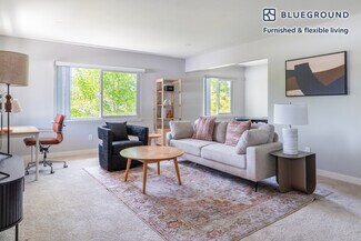Building Photo - 838 Roble Ave