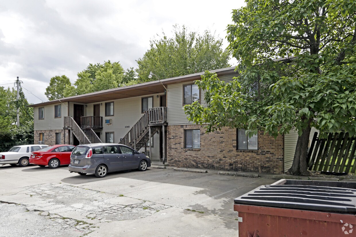 Building Photo - 1037-1045 S Happy Hollow Rd