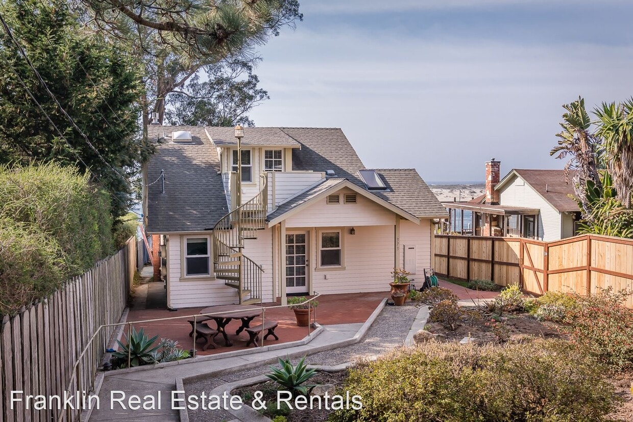 2 br, 2 bath House 373 Main St House Rental in Morro Bay, CA