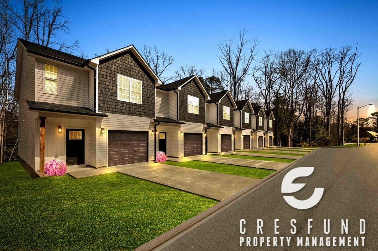 Foto principal - Luxury New 3BR Townhomes | Garage + Pool | 7 min to Fort Bragg