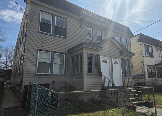Building Photo - 1171 W Front St