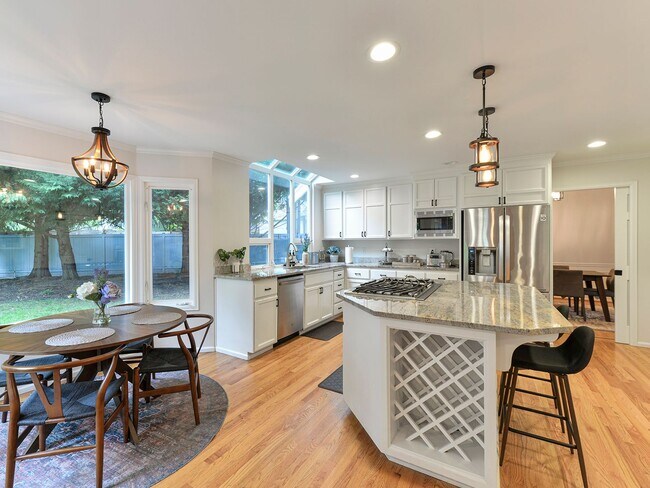 Building Photo - Stunning and Elegant 4+ Bedroom on Park-Like Lot Pine Lake Estates Sammamish