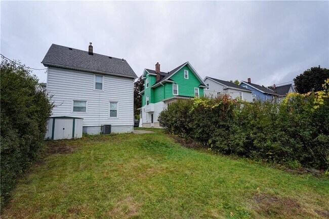 Foto del edificio - 151 Hampden Rd