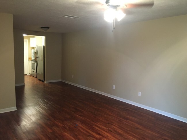 Building Photo - 1112 Bradford Cir
