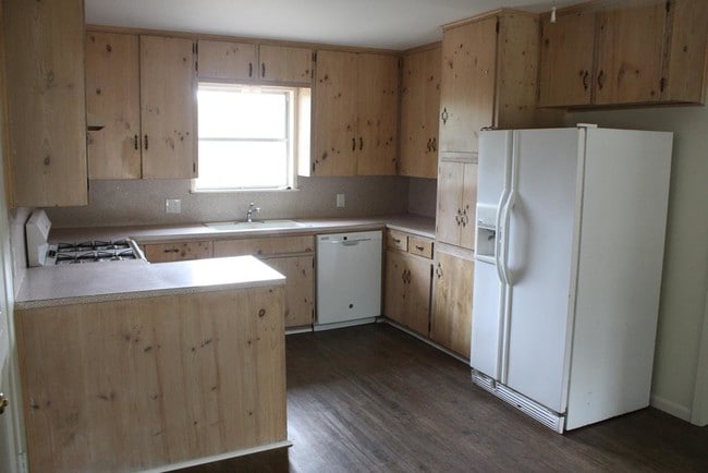 Building Photo - 403 Fairview Dr