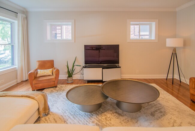 Foto del edificio - 5811 N Winthrop Ave