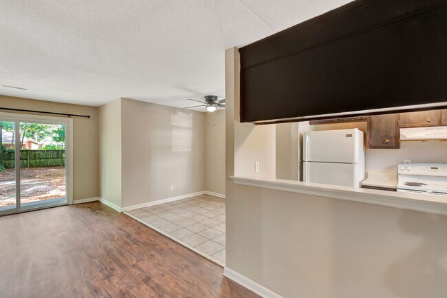 Foto del edificio - Charming 3BR/2B Duplex in Gadsden Acres – ...