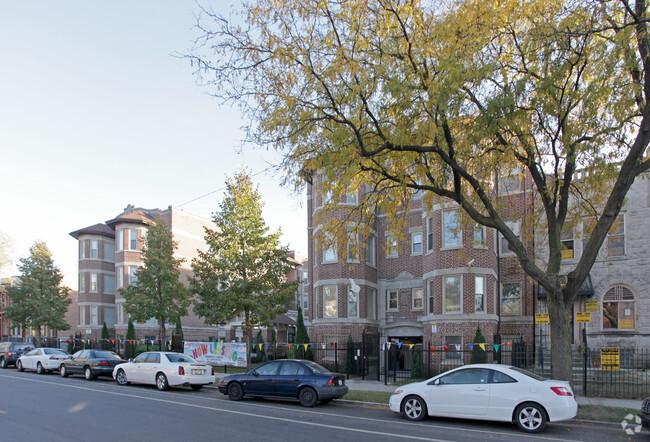 Building Photo - Oakwood Apartments