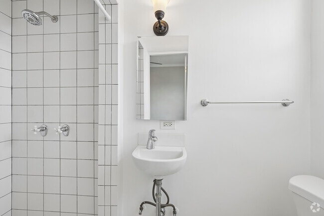 Studio, 1BA - 225SF - Primary Bathroom - Hollywood Melrose Apartments