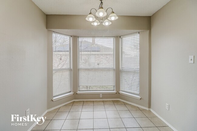Foto del edificio - 912 Winterbury Ct